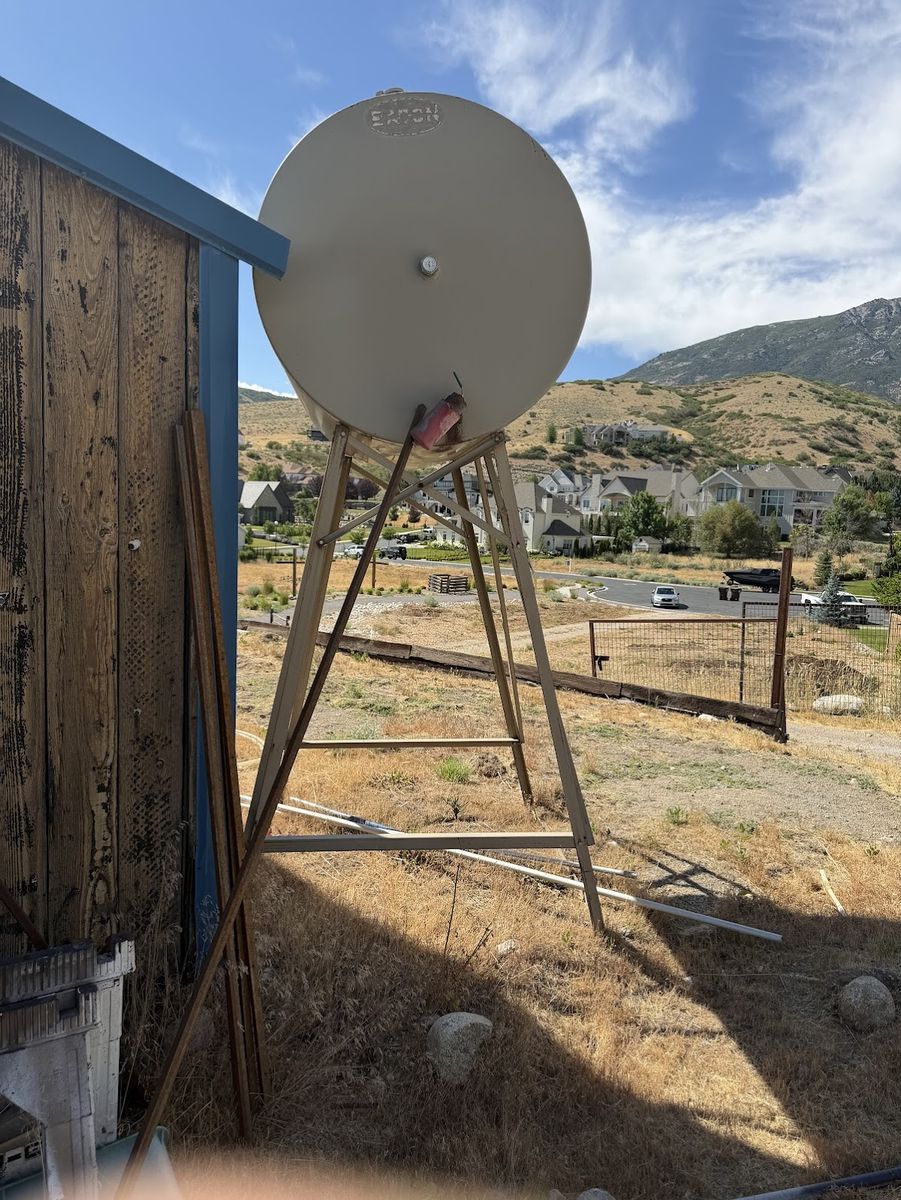 Eaton Elevated Farm Fuel Tank with Steel Stand
