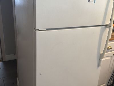 $90 Before 1pm Refrigerator 33.5”x66”x29.5” deep