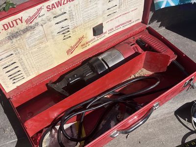Milwaukee Heavy-Duty Sawzall w Blades & Metal Case