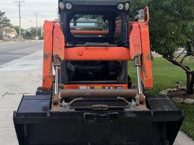 Kubota SSV75 Skid Steer Loader with Bucket