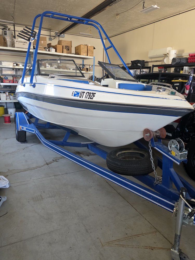 1990 Glastron Sierra 195 Bowrider Ski / Wakeboard Boat with Blue Tower and Trailer