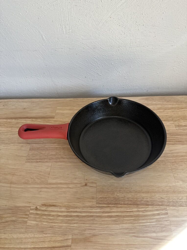 Cuisinel 8 Cast Iron Skillet w/Safety Grip