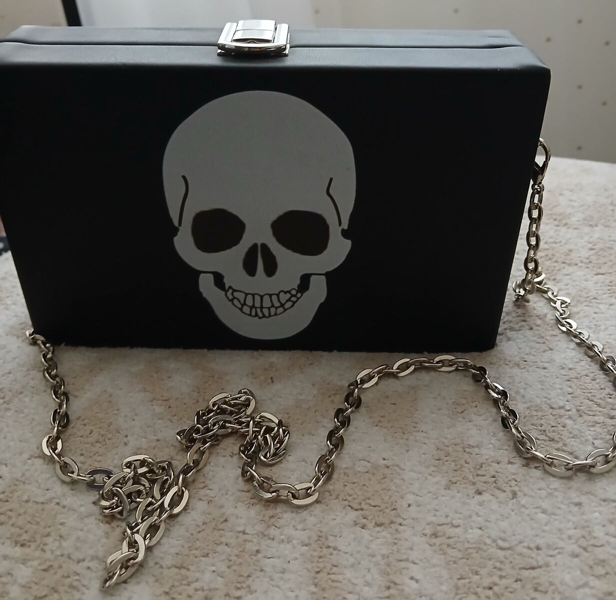 skull crossbody bag with chain strap