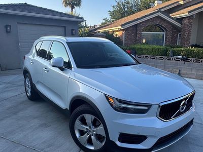 2020 Volvo XC40 T4 Momentum
