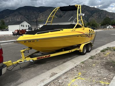 2004 Reinell 200 LSE Bowrider Boat with Wakeboard Tower and Matching Dual-Axle Trailer