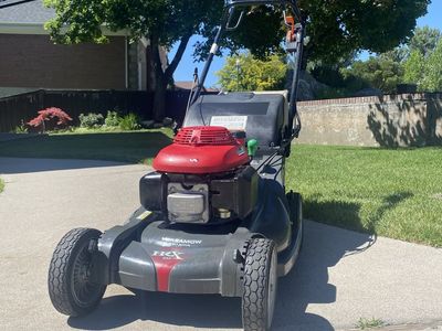 Premium Honda HRX217 Hydrostatic Cruise Control Mower