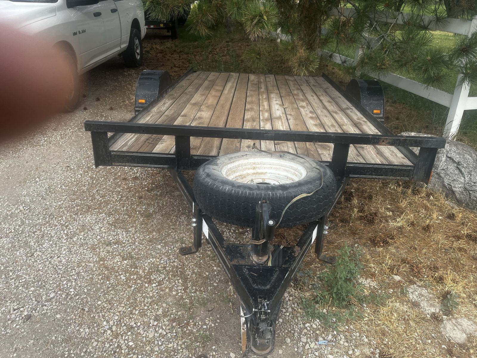 Flat bed trailer