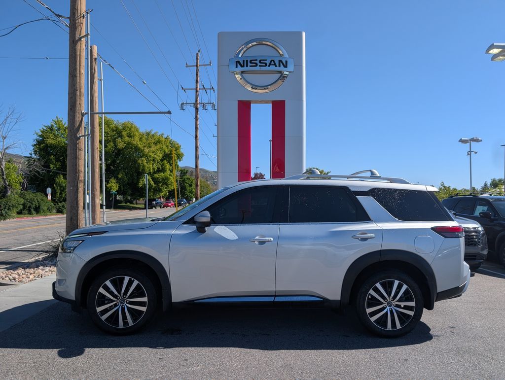 2025 Nissan Pathfinder Platinum