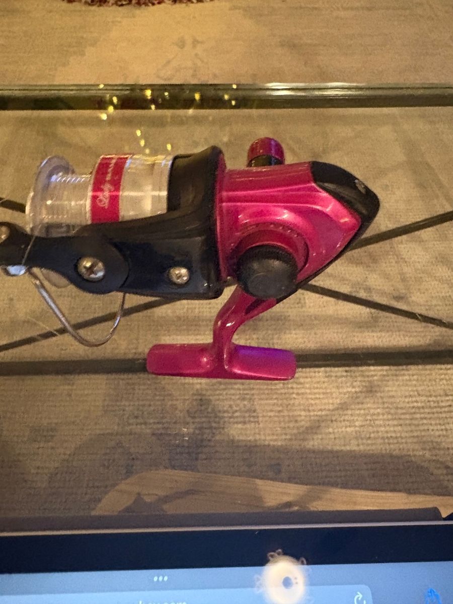 Diawa Size 2000b "Lady Samurai" Pink Spinning Fishing Reel, Like New