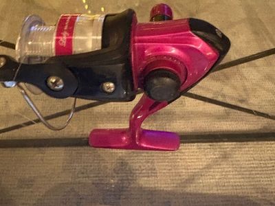 Diawa Size 2000b "Lady Samurai" Pink Spinning Fishing Reel, Like New