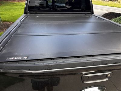 Tri-fold hard bed cover