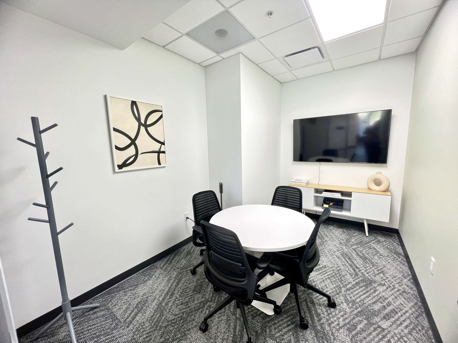 Perfect for Interviews, Client Meetings, or Team Huddles: Hourly Professional Meeting Rooms Logan