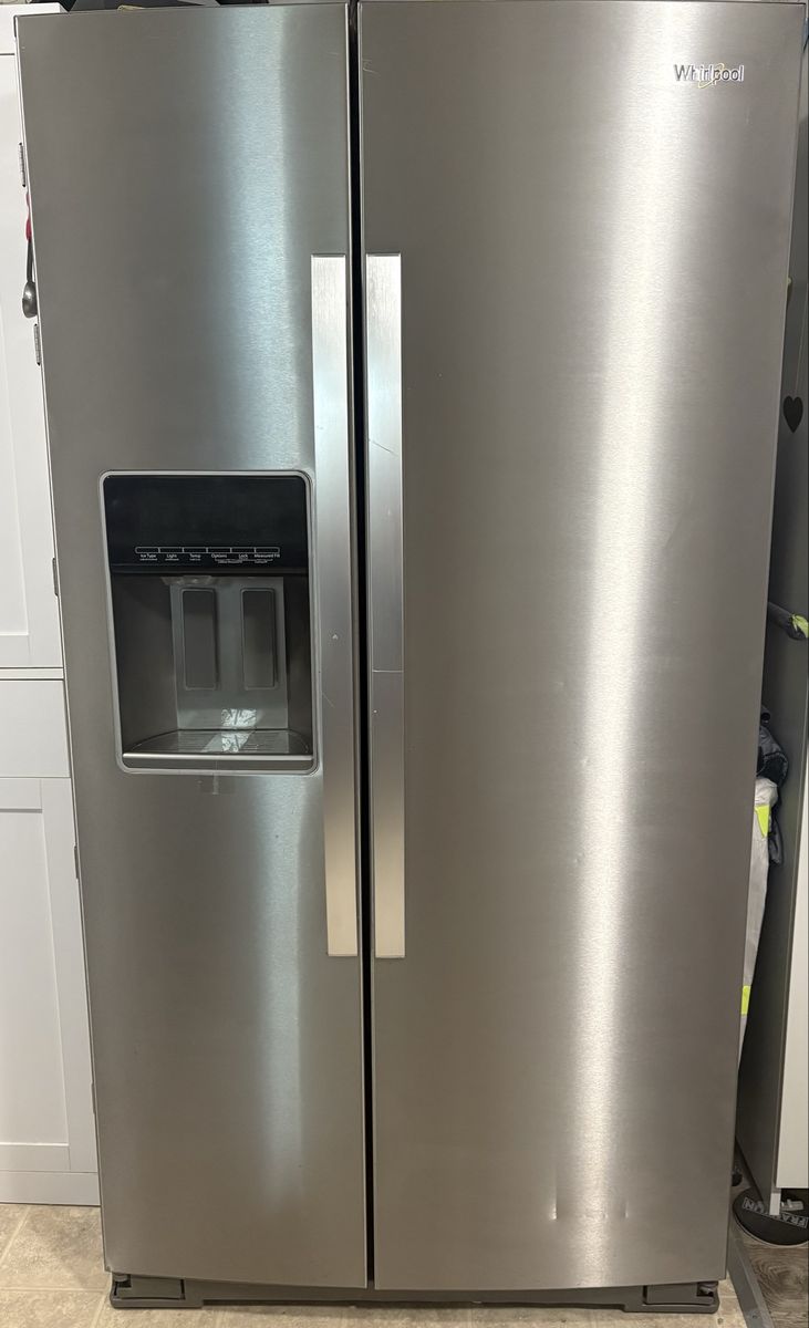 Whirlpool Side-by-Side Refrigerator in Stainless Steel with Water Dispenser