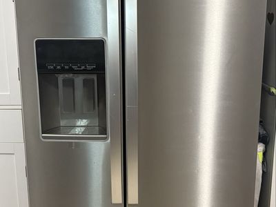 Whirlpool Side-by-Side Refrigerator in Stainless Steel with Water Dispenser