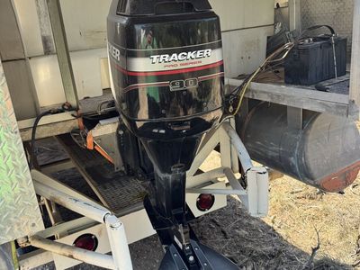 Tracker Pro Series 90 HP Outboard Boat Motor - Used