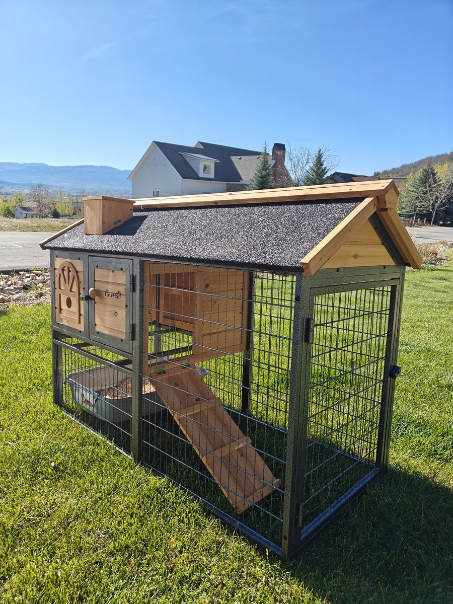 Bunny or chicken hutch