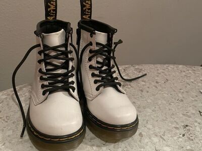 Dr. Martin Boots Kid