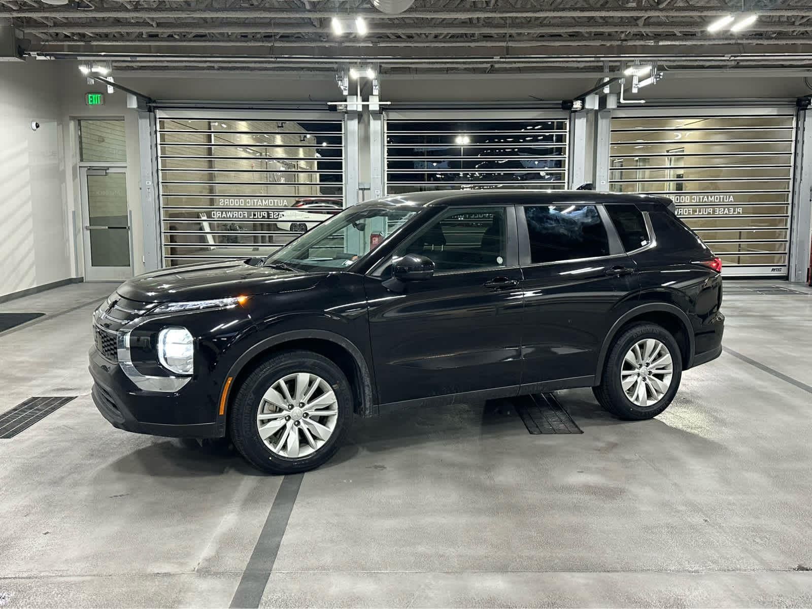 2025 Mitsubishi Outlander ES