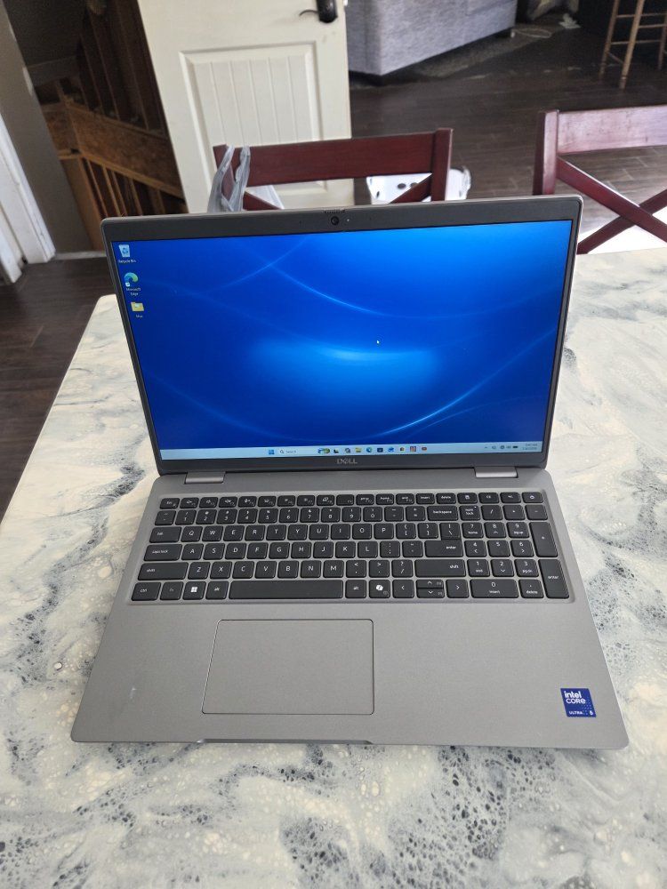 Dell Latitude 5550 (2024) - Intel Core Ultra 5, 16GB RAM, Win 11 Pro