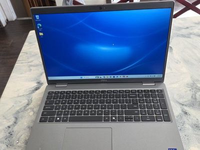 Dell Latitude 5550 (2024) - Intel Core Ultra 5, 16GB RAM, Win 11 Pro
