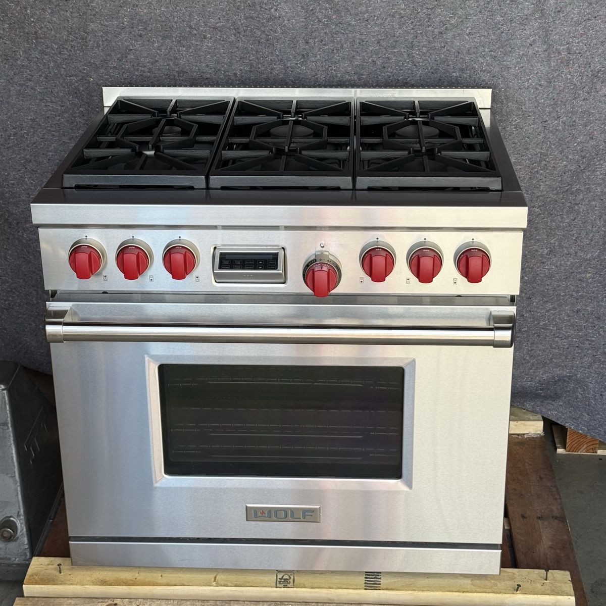 FREE DELIVERY- WOLF 36” Dual Fuel Range - PROPANE