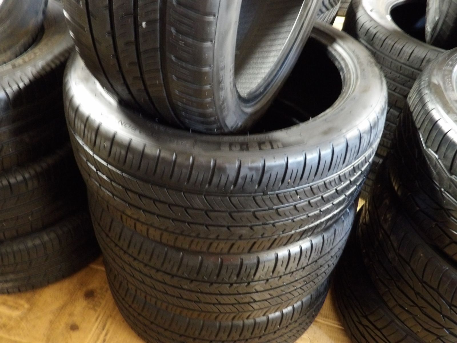 2358/40R18 ADVANTA HPZ-02 A/S SET OF USED TIRES