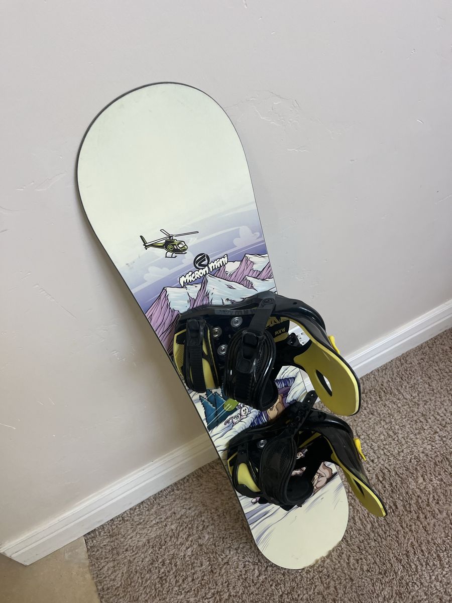 110 CM Flow snowboard with small bindings, great shape very little use, check pictures no dings, scratches, buy now before they