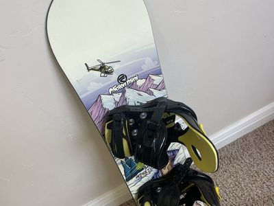110 CM Flow snowboard with small bindings, great shape very little use, check pictures no dings, scratches, buy now before they