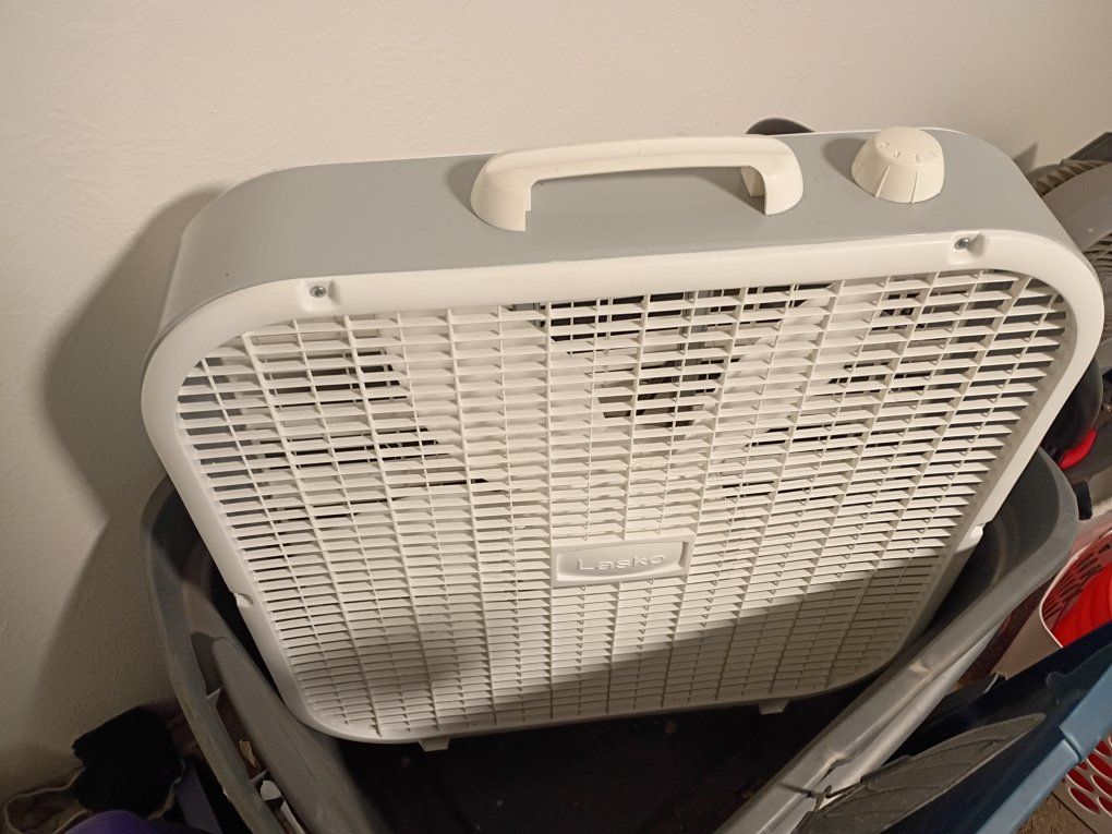 Lasko 20" 3-Speed Box Fan with Carry Handle - White/Grey