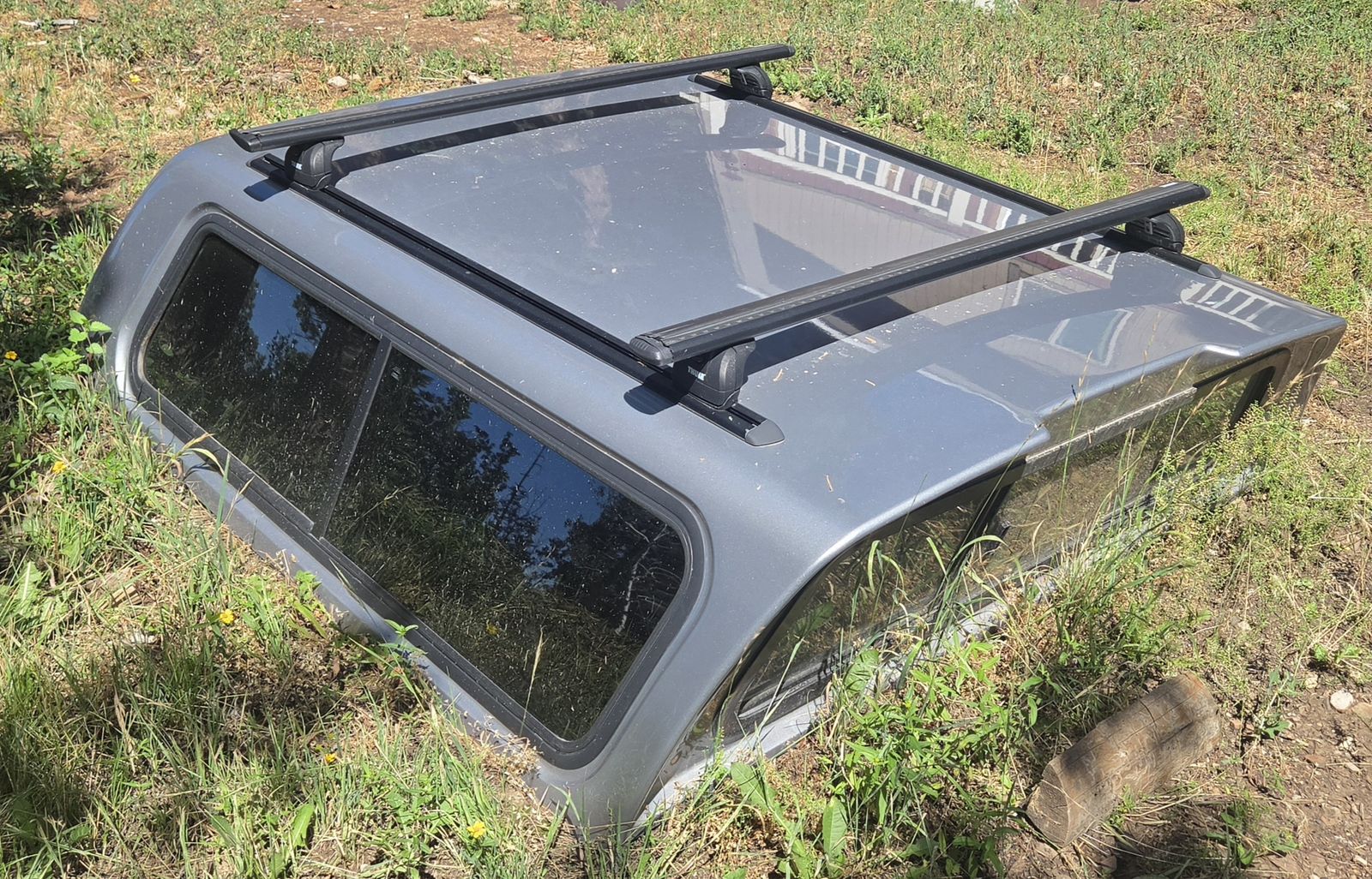 Tundra Shell with Thule Rack