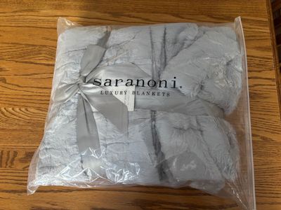 Brand New Saranoni Luxury Blanket- Patterned Lush Throw- Dove