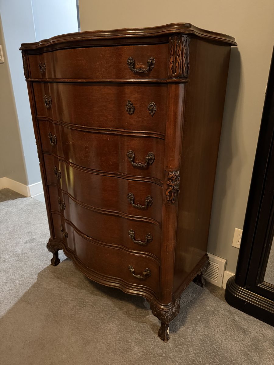 Antique Mahoghany Dresser