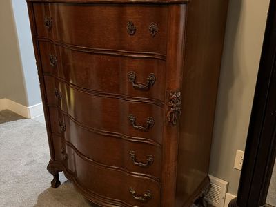 Antique Mahoghany Dresser