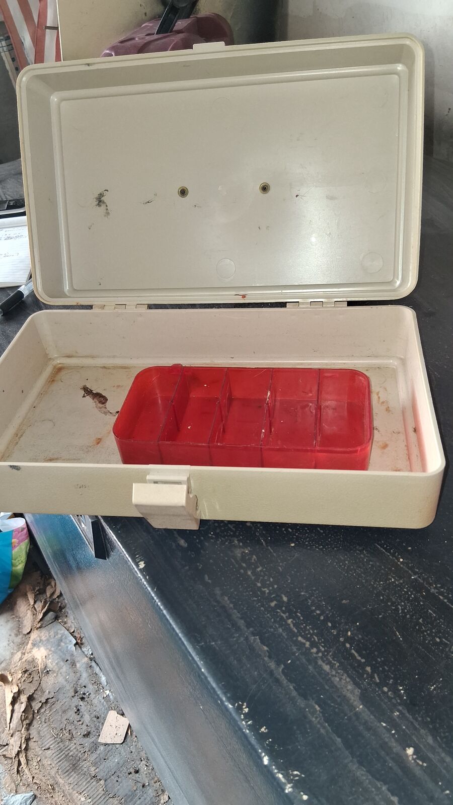 BEIGE TACKLE BOX