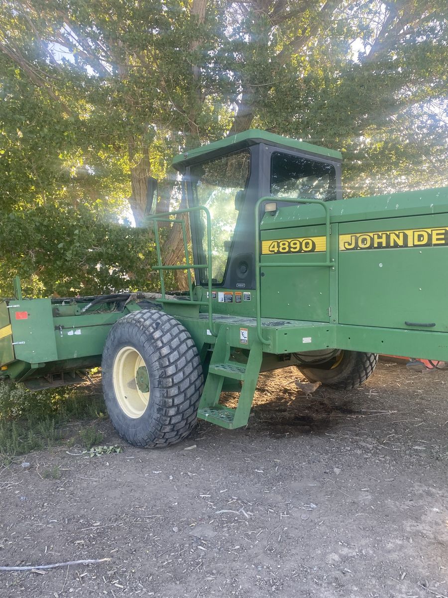 John Deere 4890