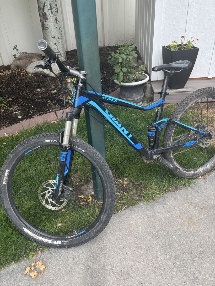 Bike parts- broken frame. Giant Stance Mountain Bike - 27.5" Wheels