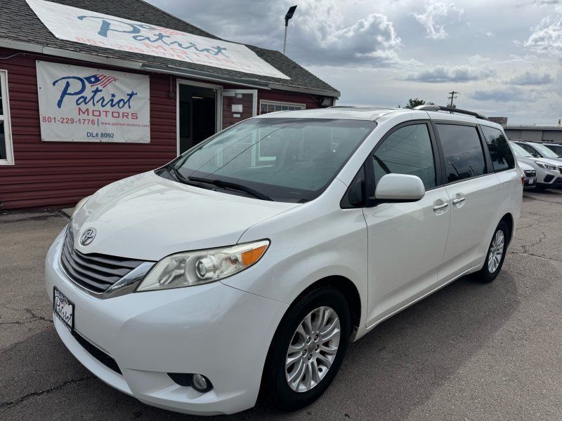 2017 Toyota Sienna XLE Premium 8-Passenger
