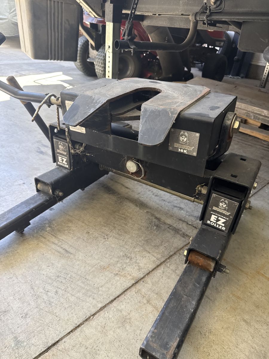 Husky EZ Roller 16,000 lb 5th Wheel Hitch