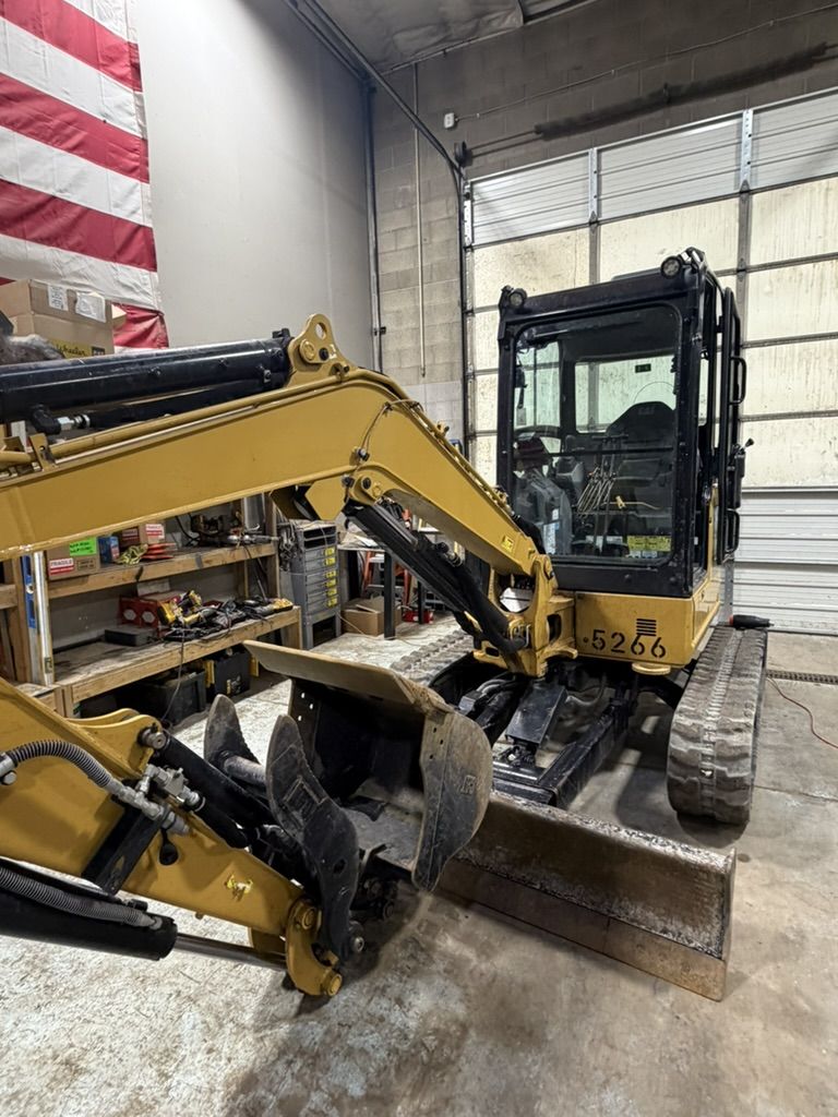 35 Class Mini Excavator For Rent. 8k Pounds, Backfill Blade and Thumb