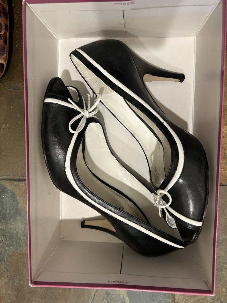 Michelle D Black White Leather Peep Toe Bow Pumps