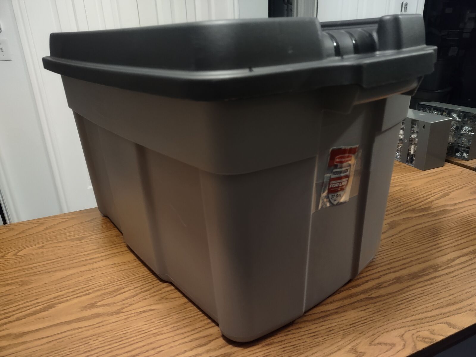 STORAGE BIN ROUGHNECK 37 GALLON