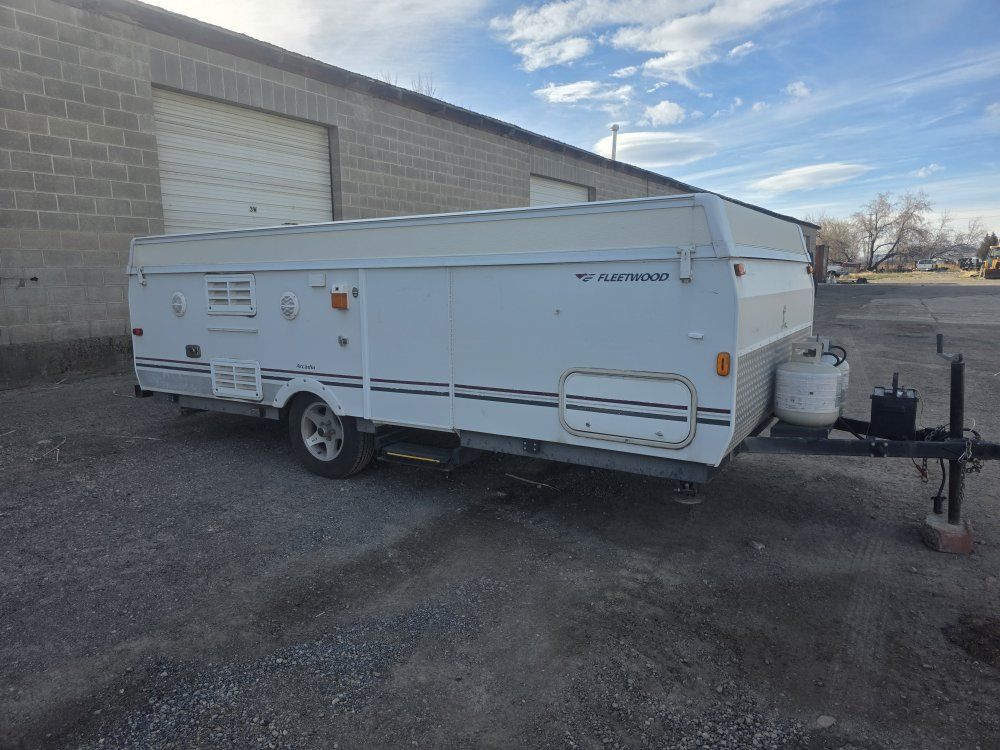 2006 Fleetwood Arcadia tent trailer
