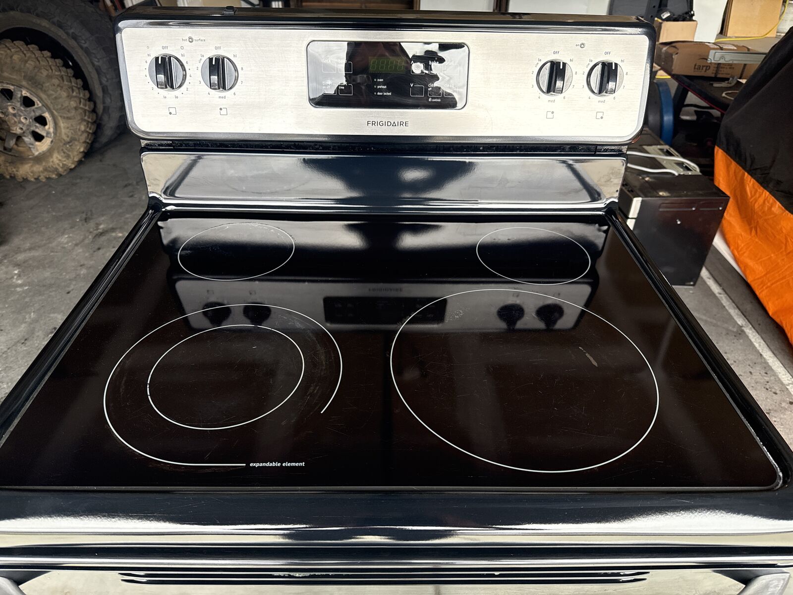 Fridgidare Electric Stove and Microwave set