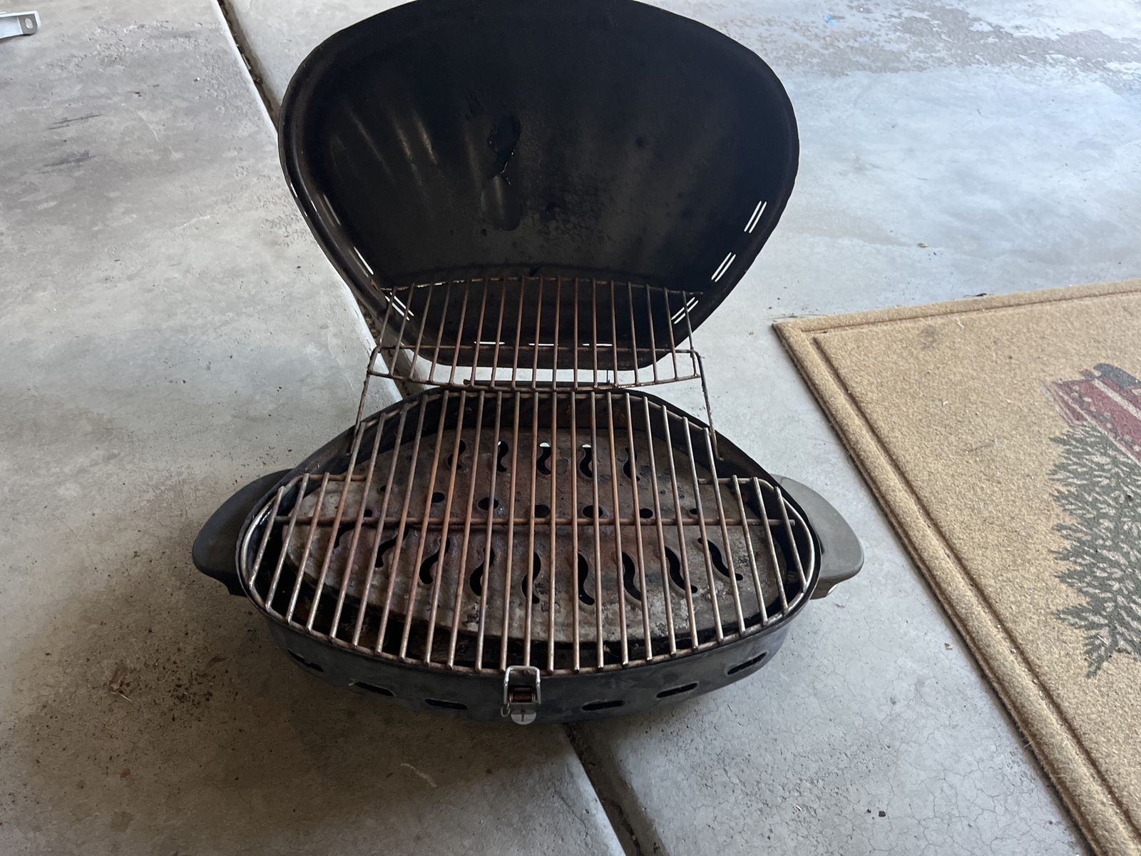 Portable Charcoal Grill, Compact Outdoor BBQ for Camping & Picnics