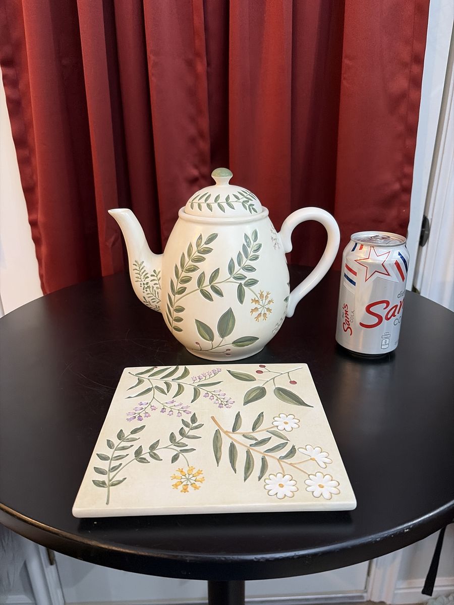 Beautiful Embossed Large Teapot W/Trivet