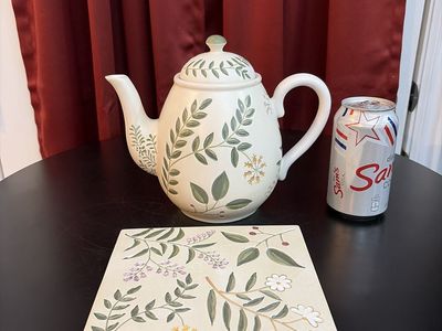 Beautiful Embossed Large Teapot W/Trivet