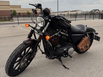 Harley-Davidson Iron 883 Motorcycle, LIKE NEW!!! Black with Brown Leather Saddlebags, Only 2035 Miles