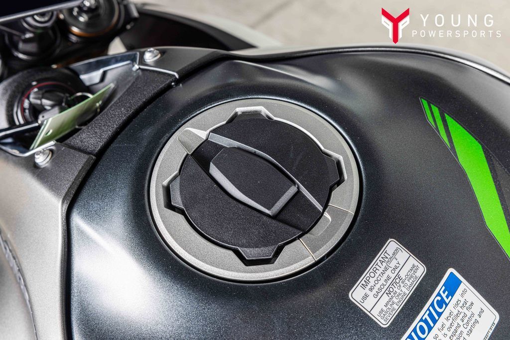 2026 Kawasaki Z900 SE ABS