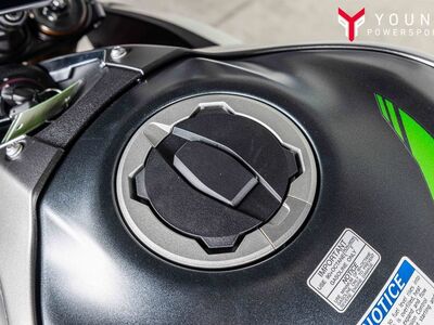 2026 Kawasaki Z900 SE ABS