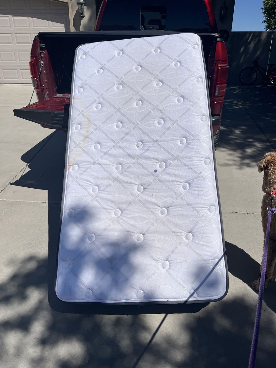 Pillow top twin mattress